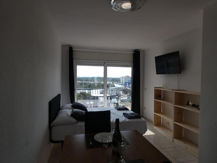 Estudio Con Vistas, Roses Buitenkant foto